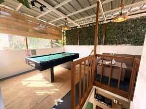 Cozy House with Mini Pool, Billiard, Videoke, and Netflix