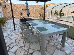 Dii Beach House with year round heated indoor pool 28 to 32 degrees