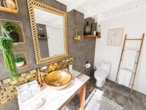 Treasure Beach Coastline Villa - Close to Beach and Amenities