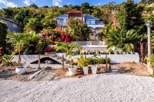 Treasure Beach Coastline Villa - Close to Beach and Amenities