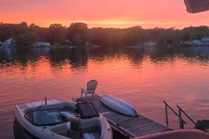 Dock & Sunset Views! Waterfront Thompson Getaway
