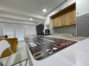 Stylish Apartment Near City Center - free parking