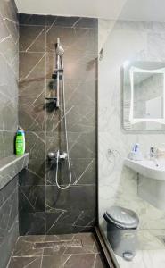 Stylish Apartment Near City Center - free parking