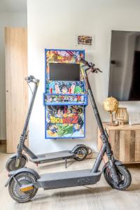 LUJO Proyector, Maquina Arcade, Wifi y patinetes
