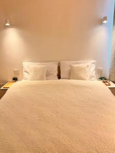 Room with a bathroom, 5-6 Min from train station