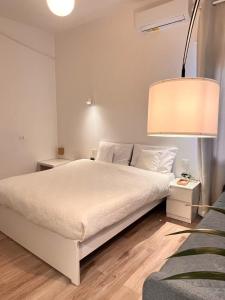 Room with a bathroom, 5-6 Min from train station