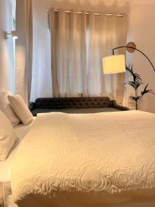 Room with a bathroom, 5-6 Min from train station