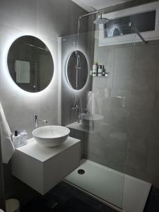 "Book Me" Apartment - Zagreb - Free Public Parking in Front