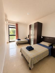 Spacious 3-Bedroom Apartment with Balcony, Prime Location, 5-Min Walk to Seafront