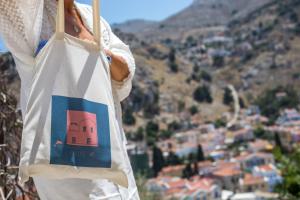 kalosymi studio, erdtöne mit hafenblick