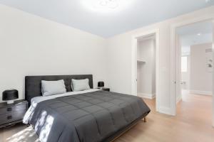 Modern Luxury Home Near Bronte Harbour & Oakville Downtown
