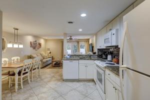 2 Bedrooms, 2 Bathrooms, Sleeps seven Bikes & Beach Gear included