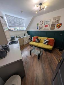 The Recharge Loft, Executive Stay with Parking & EV