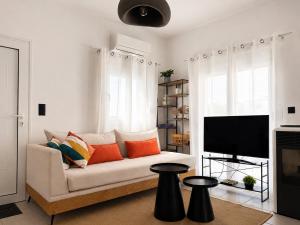 Catch the Vibe - Your 3BR&2BA Cozy Cretan Escape