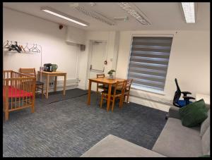 Very Large Flat on the lower ground floor level