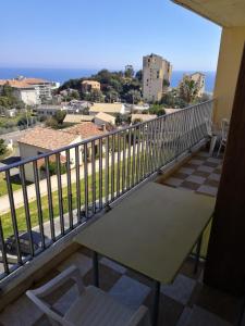 Appartement sur les hauteurs de Bastia avec vue mer
