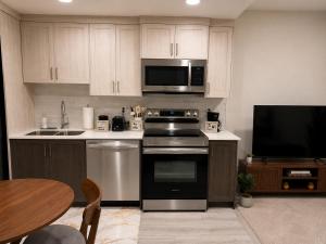 Cozy Private 1BR Basement Suite