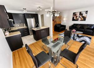 Elegant 3BR Townhome with Lounge, Parking