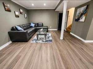 Elegant 3BR Townhome with Lounge, Parking