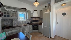Almira Prassa Beach House Kimolos