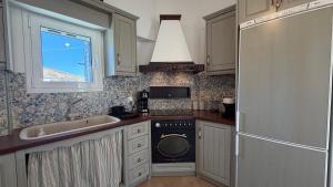 Almira Prassa Beach House Kimolos