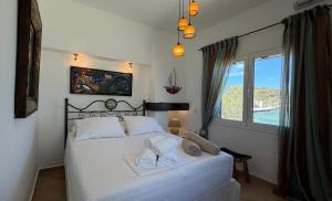 Almira Prassa Beach House Kimolos