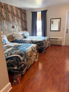 Shoreline Suites