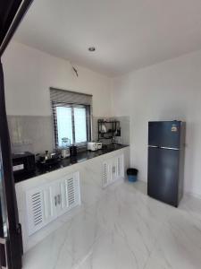 Smart TV, 5 min to Beaches, Yoga, Shops, King Bed, Cotton Sheets