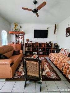 CASA com ACOMODAÇÃO para 6 PESSOAS