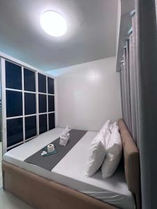 Shore Residences Moa Manila Yohann