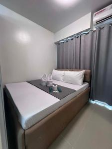 Shore Residences Moa Manila Yohann