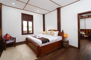 Authentic Khmer Home Pavilion & Tropical Garden