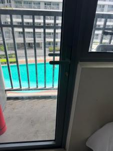Modern Condo in MOA near SMX