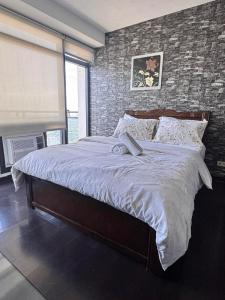 the gramercy residence with skyline view