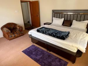Thr Norbu Retreat Hull