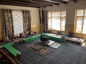 Thr Norbu Retreat Hull