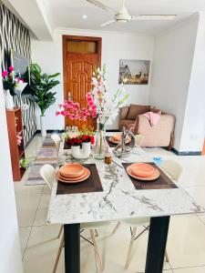 Stylish City Center Studio with Fast WiFi & Prime Location