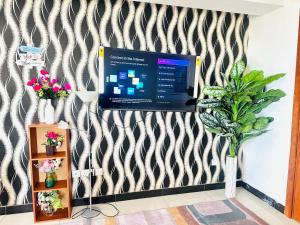 Stylish City Center Studio with Fast WiFi & Prime Location