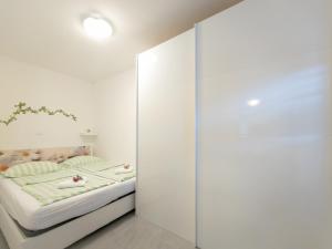Cool & Romantic One-Bedroom - near San Simon beach