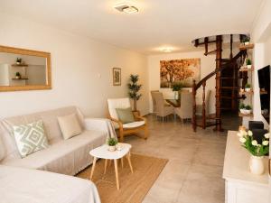 Beachfront Jacuzzi Retreat Seaview Walk Everywhere