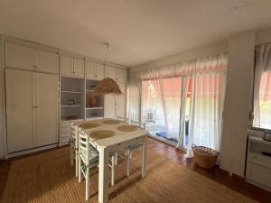 Apartment in front of Arrabassada Beach