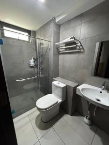 K Avenue by FRHome, 2 bedroom apartment within 5 min to KKIA airport