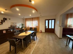 Gold Fayen House Cheile Turului