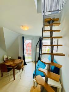 Lisi Jar - rodzinny apartament rodzinny z antresolą, zielony teren, cicha okolica, blisko do plaży i Latarni Morskiej w Rozewiu