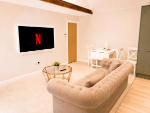 Stylish Apartment in Bourne Town Centre | Sleeps 4
