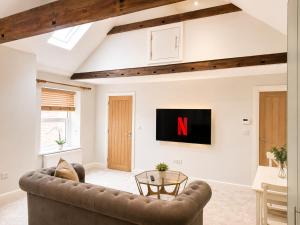 Stylish Apartment in Bourne Town Centre | Sleeps 4