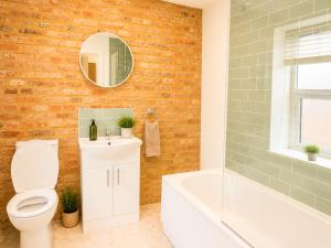 Stylish Apartment in Bourne Town Centre | Sleeps 4