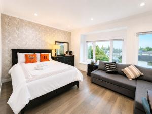 Bright View Home near YVR & Parking