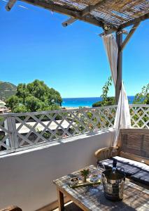 Stylish home with sea view 4 min walk to the beach!!
