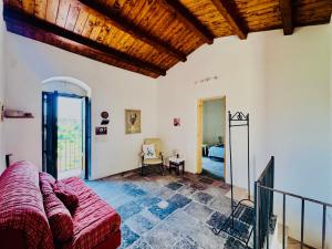 GuestHost - Petra Pece Panoramic Apartment